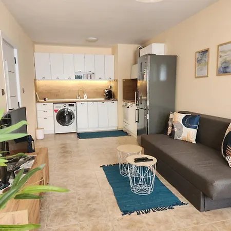 Апартаменты Cozy Spacious In